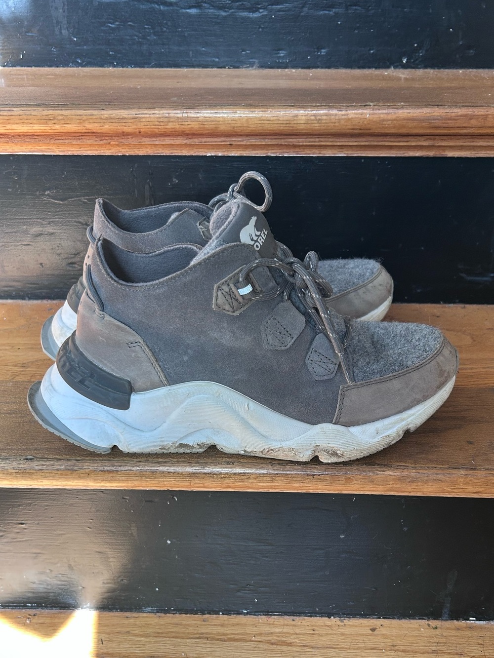 Gray Sorel Kinetic Womens hightop/sneaker. Waterproof.
